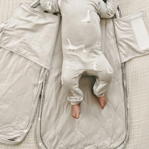 Is a Traditional Swaddle or Swaddle Wrap Better? gunamuna