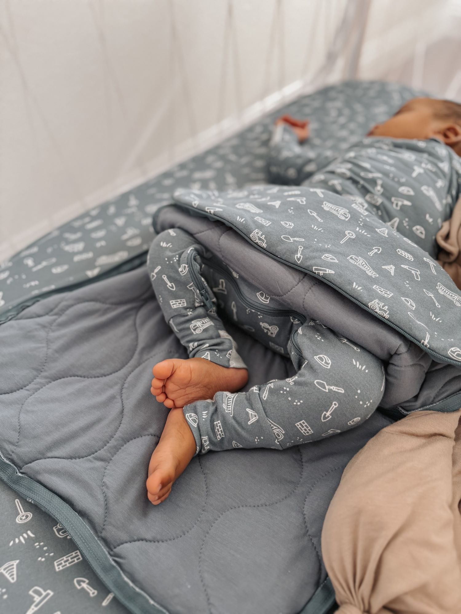 Long Sleeve Transitional Swaddle Sack - Construction / 1.0 TOG