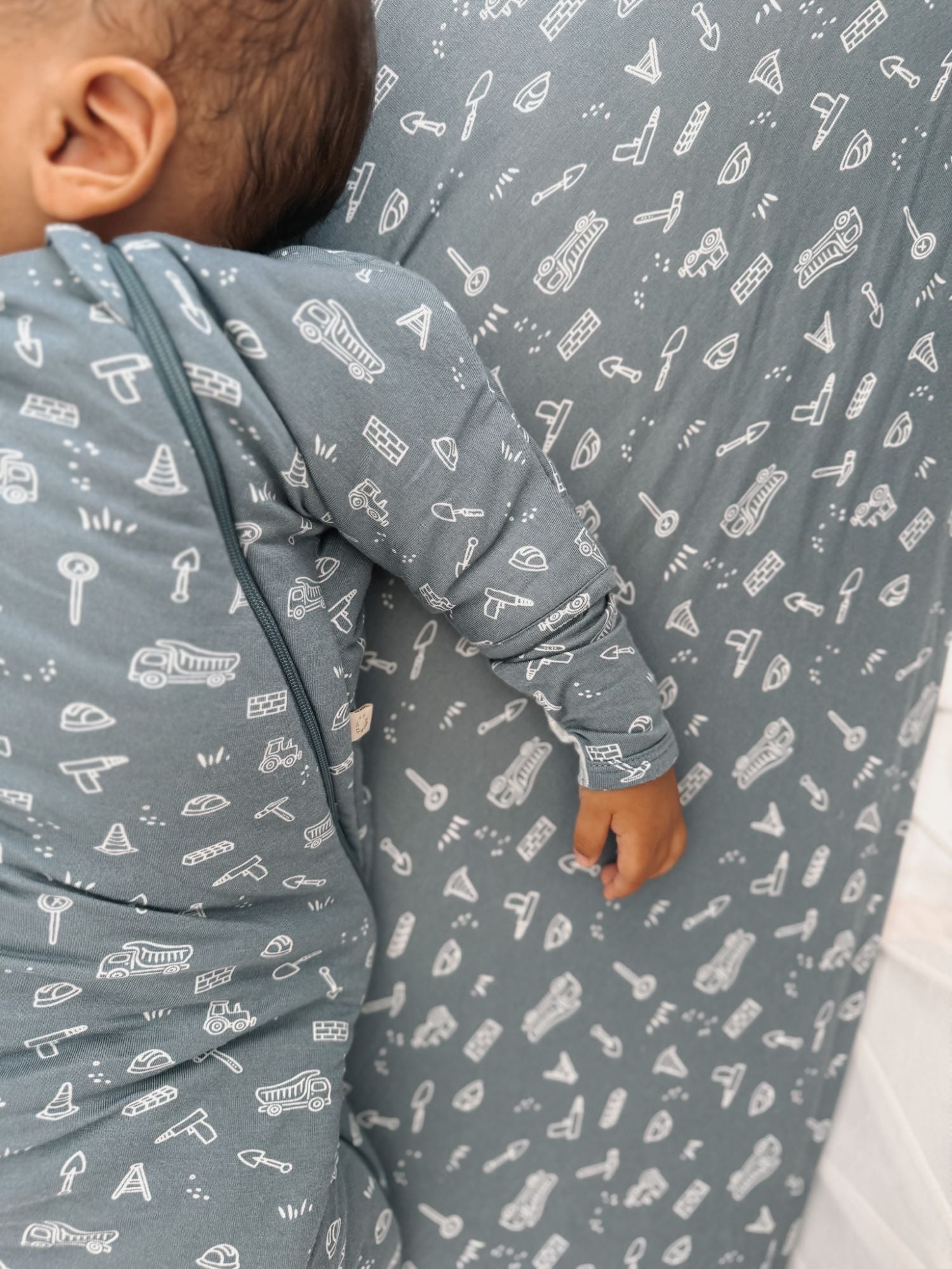 Long Sleeve Transitional Swaddle Sack - Construction / 2.5 TOG