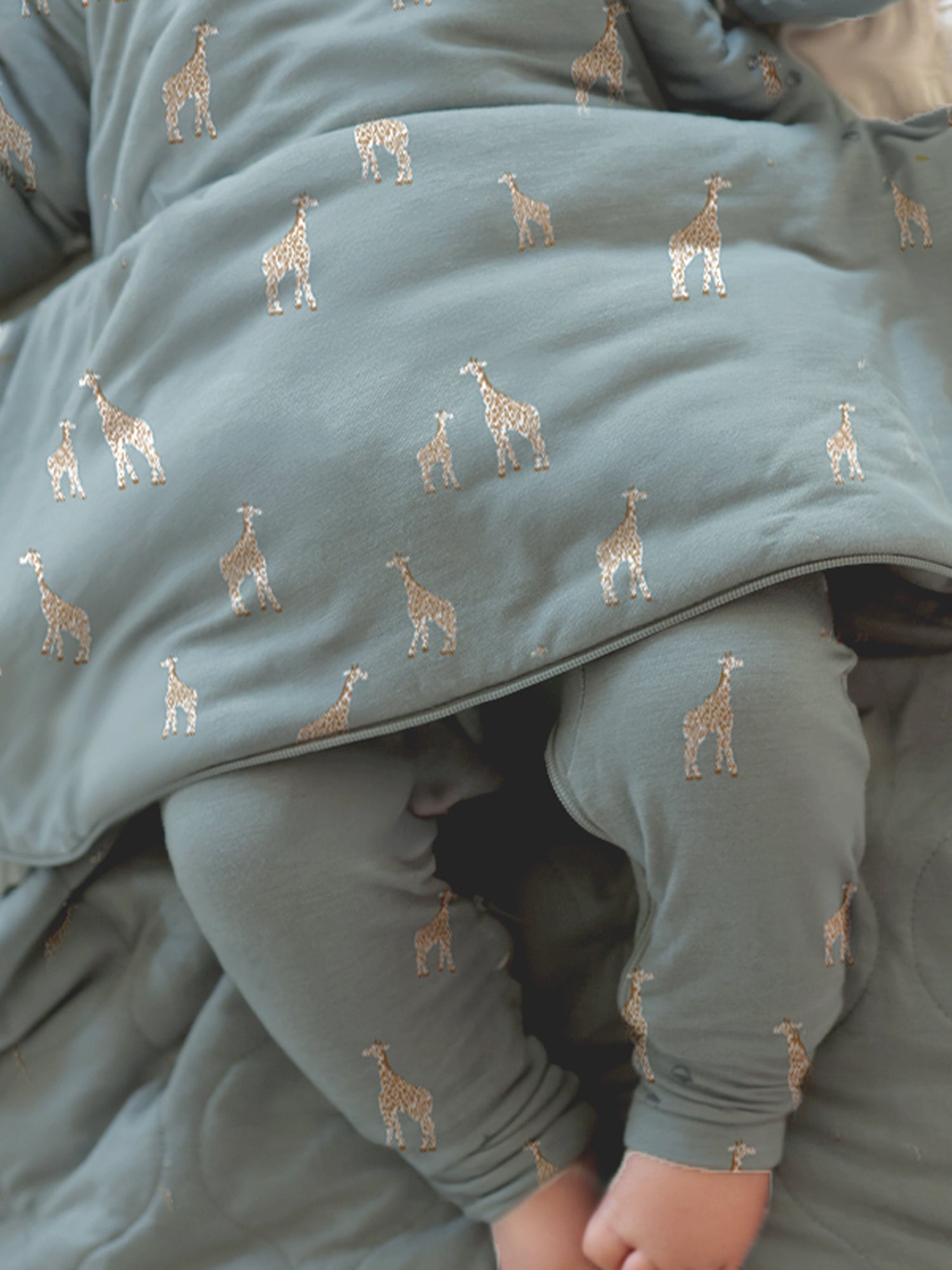 Long Sleeve Sleep Sack - Giraffe moss / 2.5 TOG