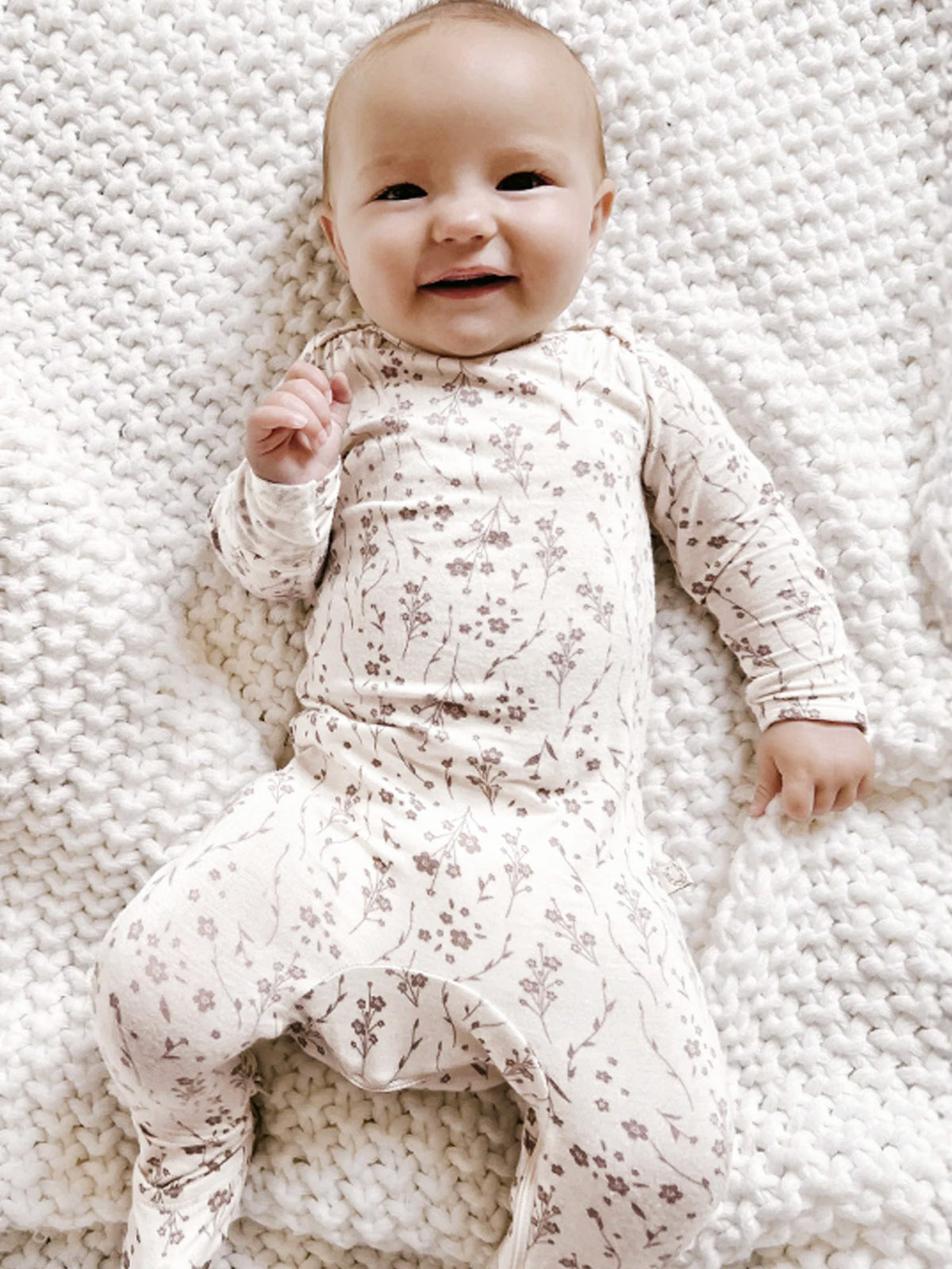Convertible baby pajama, beige floral print, long sleeves and gathered cuffs