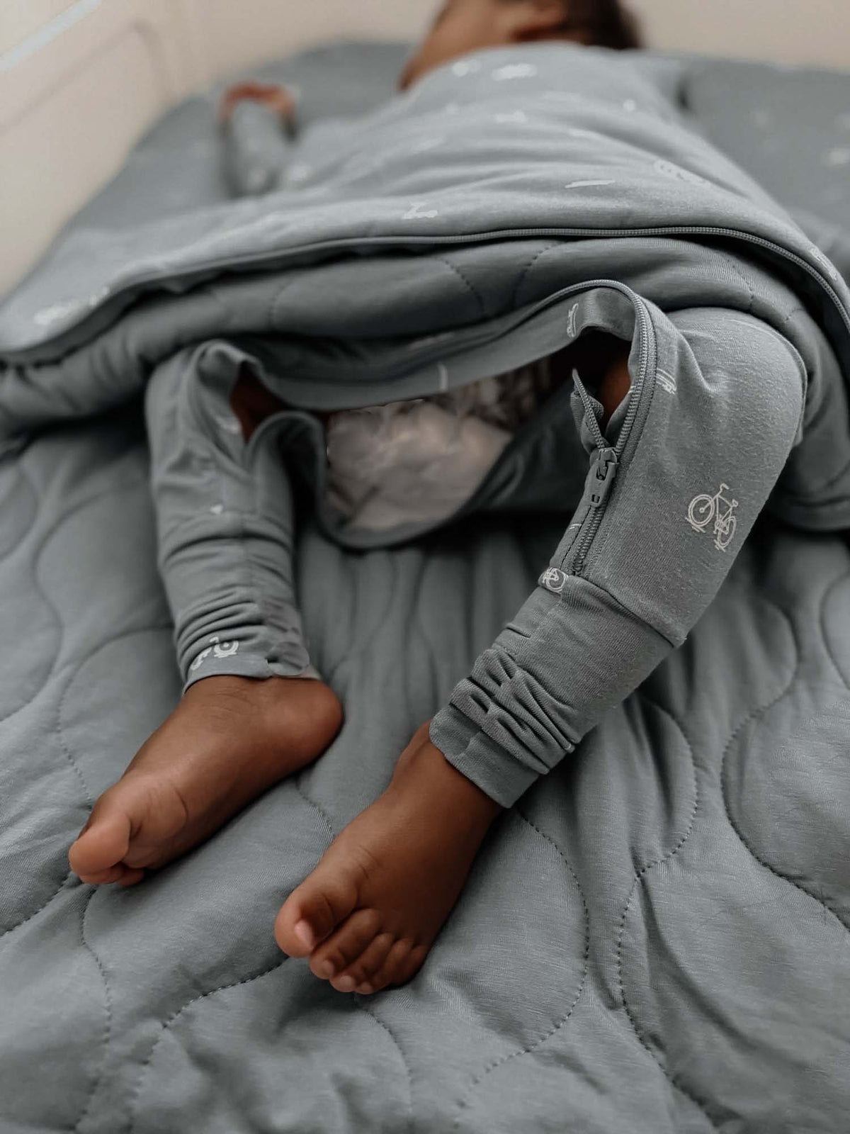 Grey 1.0 TOG sleep sack detail with front zip and ribbed sleeve cuffs