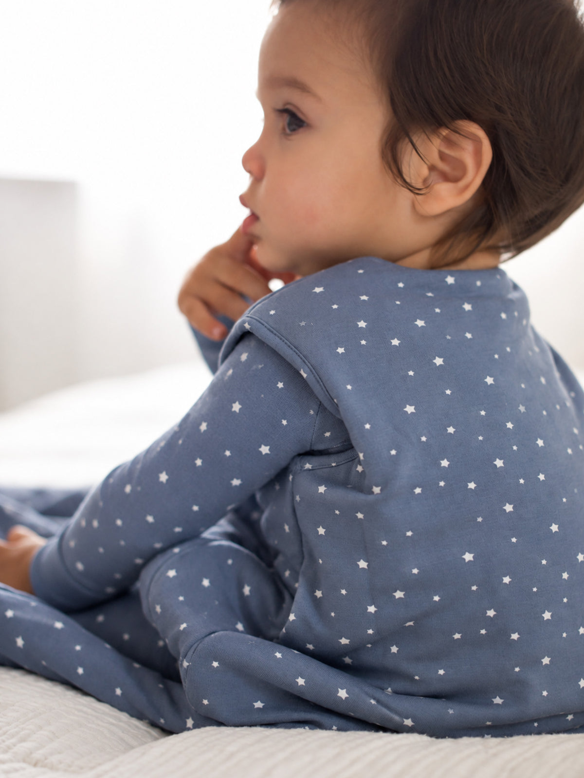 Blue star-pattern sleep sack with hooded neckline and front zipper