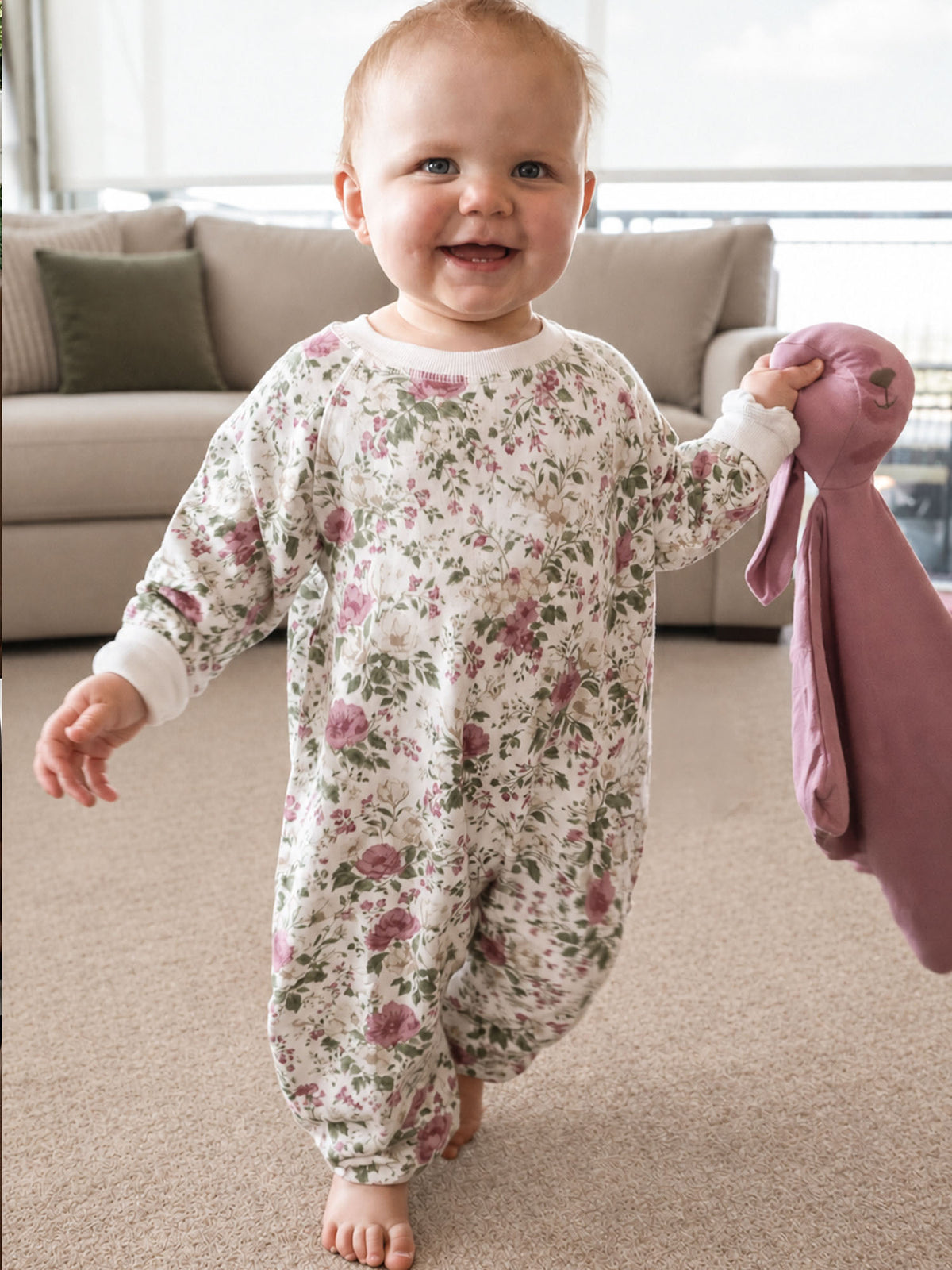 Baby fleece jumpsuit with floral print, long sleeves and covered feet