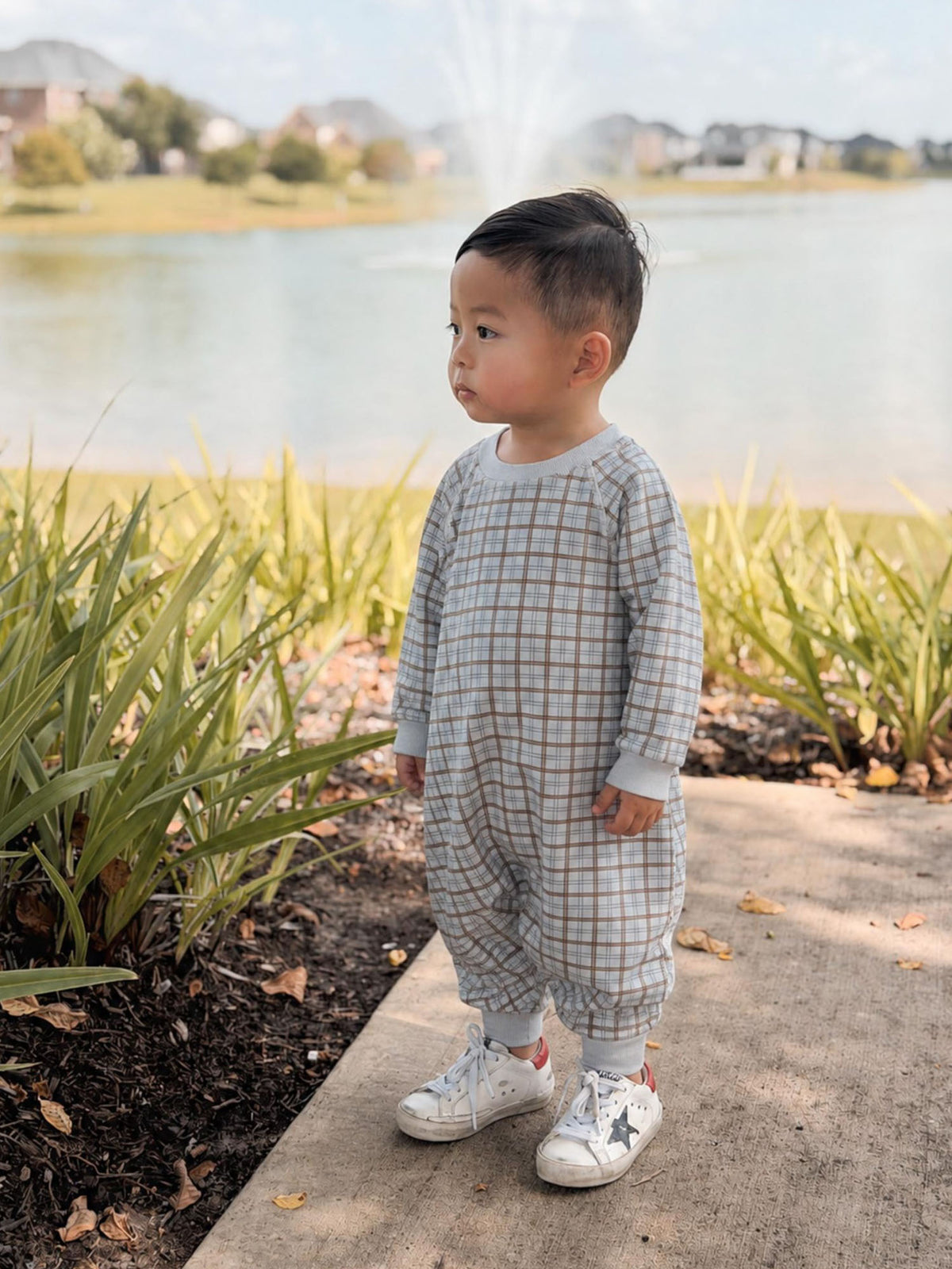 Plaid fleece baby jumpsuit, long sleeves and covered feet, light blue/tan plaid