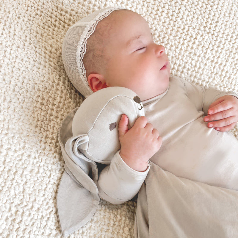 Lucy: Off-White Bamboo Viscose Bunny Lovey | günamüna