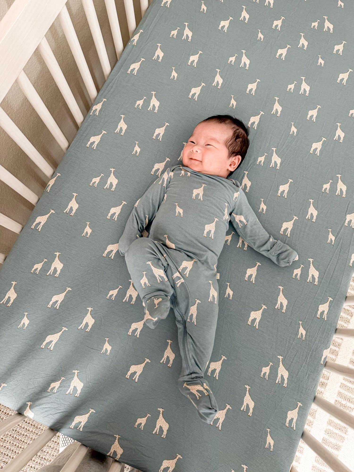Crib Sheet - Giraffe Moss