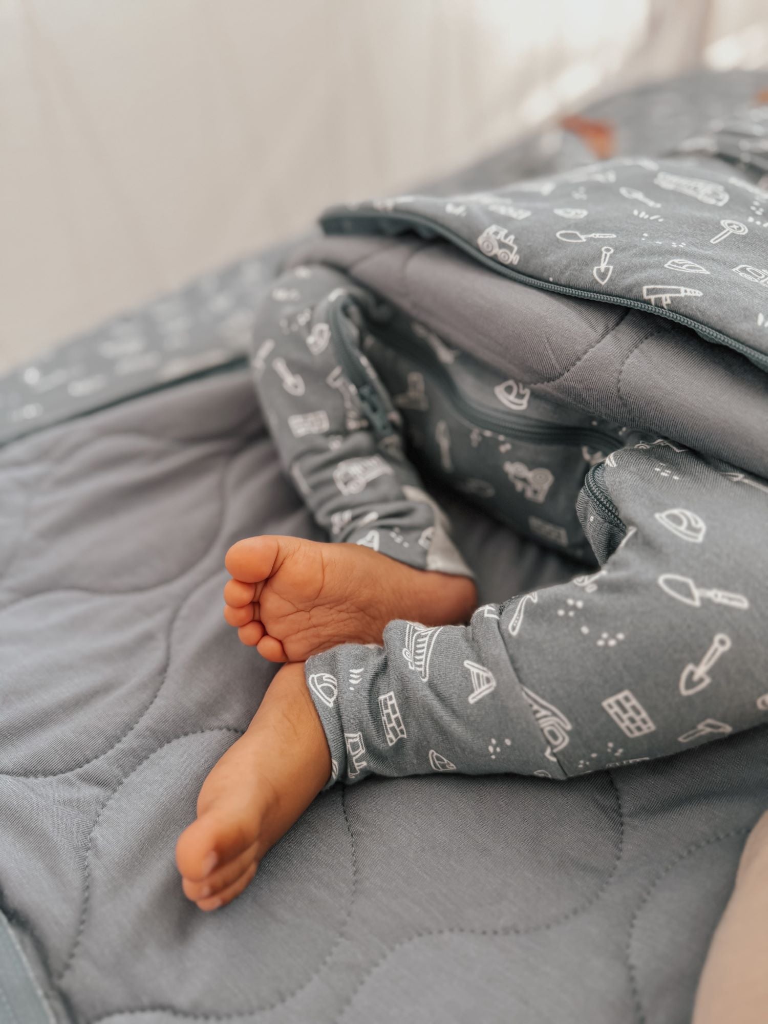 Long Sleeve Transitional Swaddle Sack - Construction / 2.5 TOG