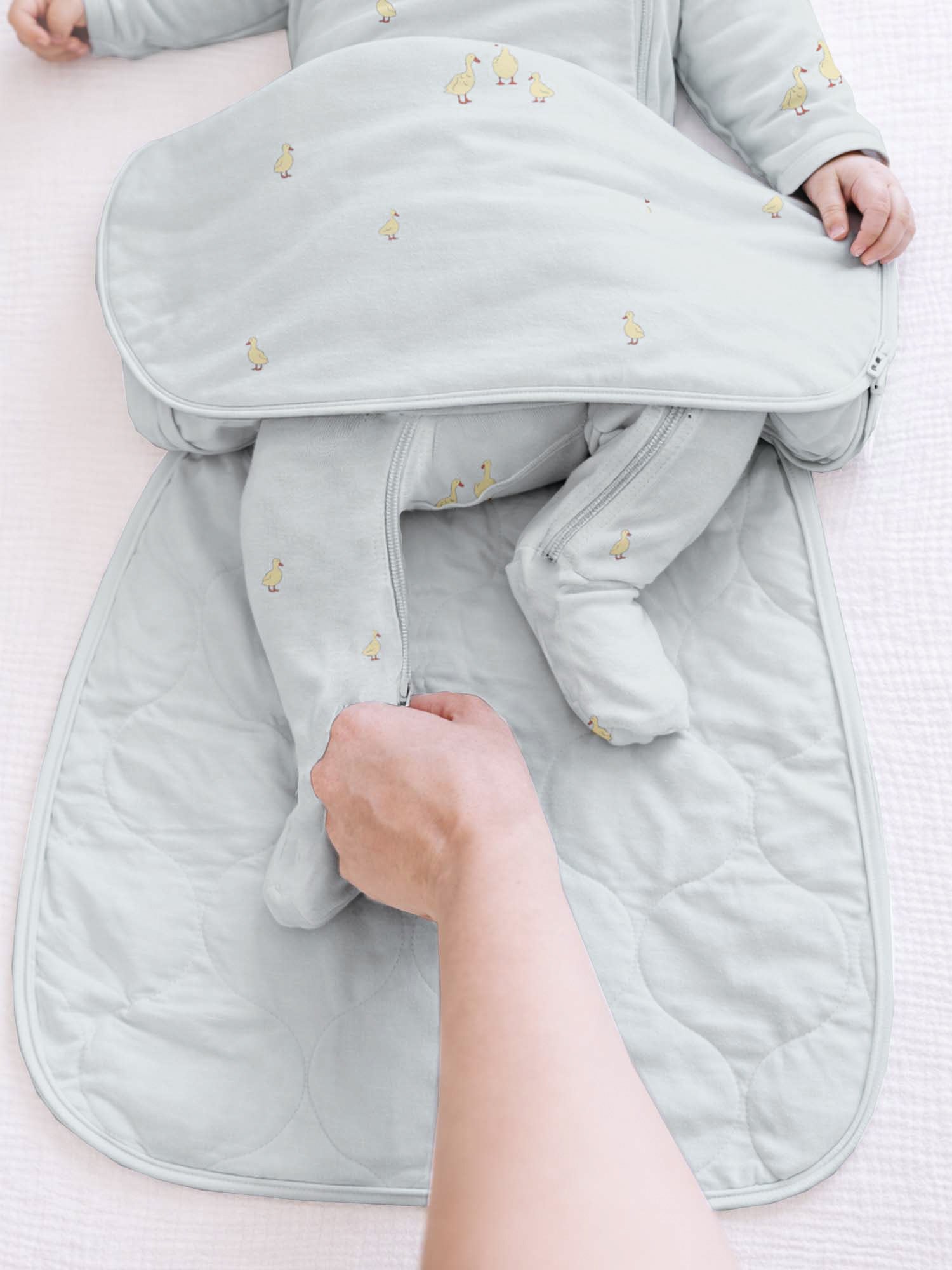 Long Sleeve Transitional Swaddle Sack - Friends / 0.5 TOG