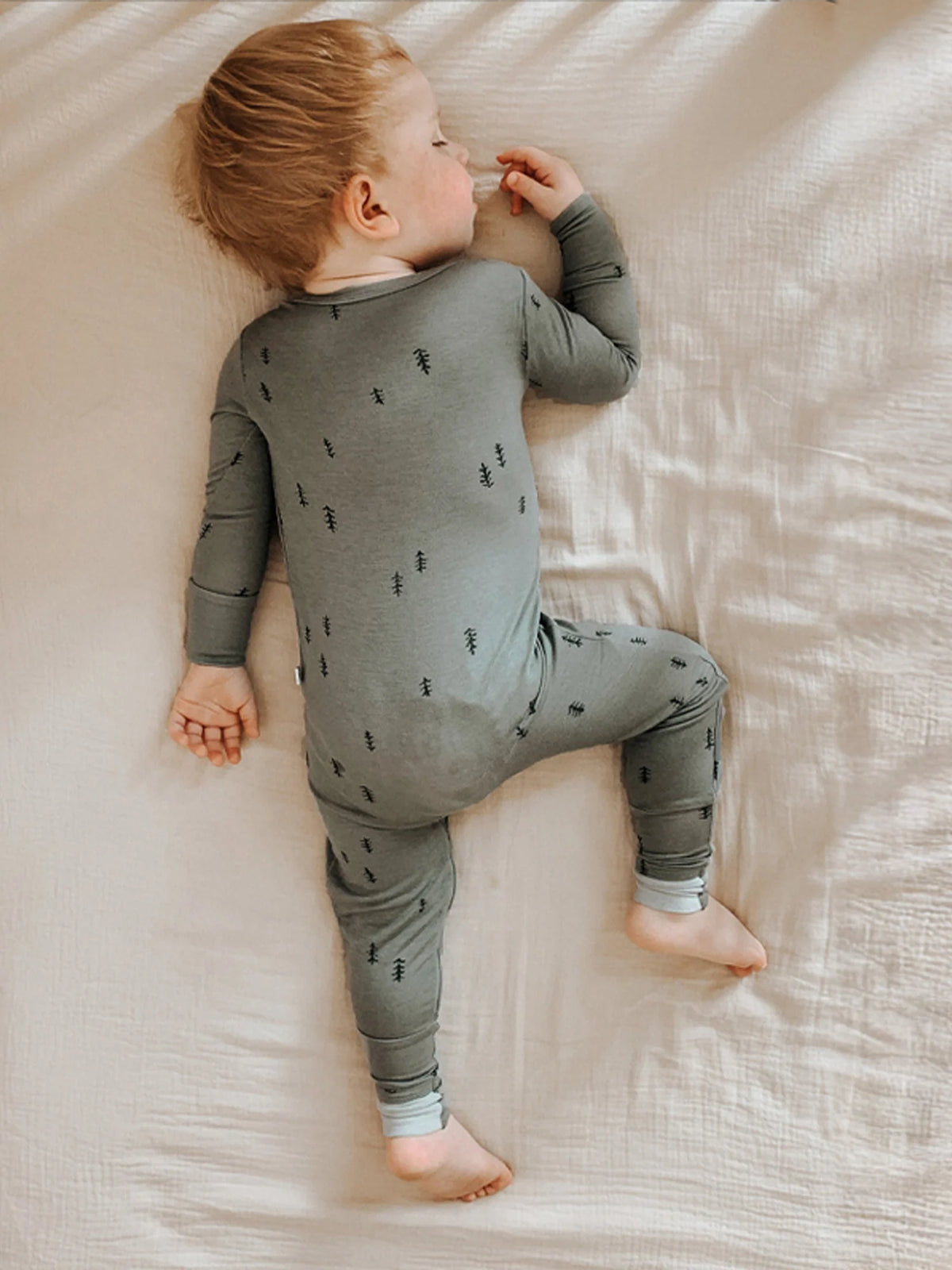 Convertible pajama in dark gray-green with small tree print, long sleeves and pants